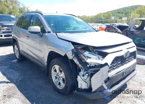 2019 Toyota Rav4 Xle z USA, uszkodzony, nr VIN JTMP1RFV9KD041466